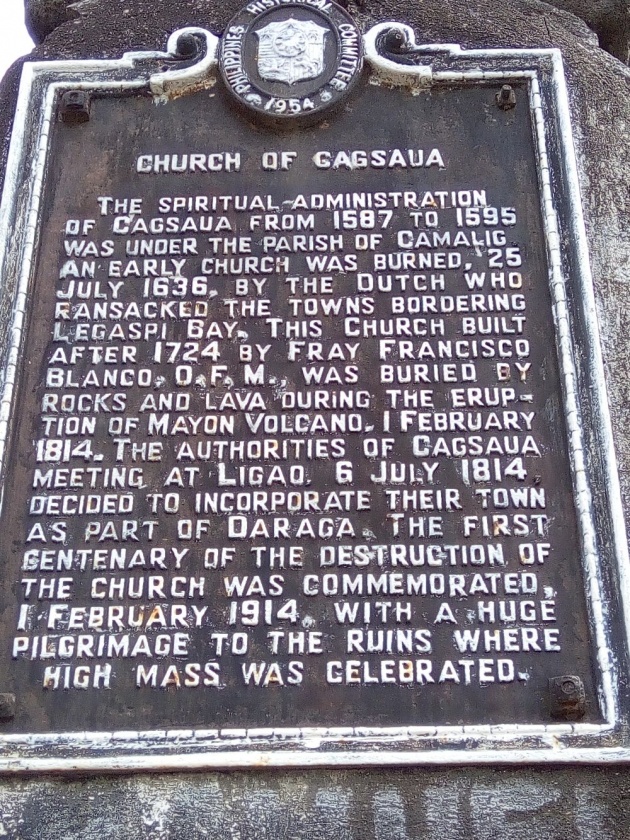 viewing_mayon_volcano_at_the_cagsawa_ruins