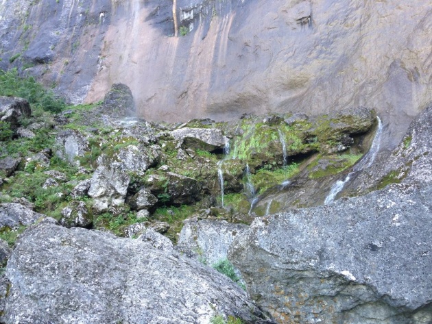 skaklya_waterfall_hiking