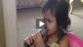Little Girl Have Very Wondeful Voice