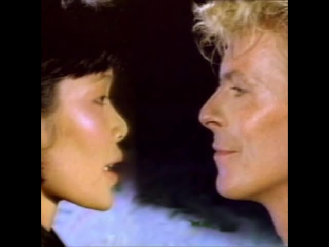 China girl bowie. Дэвид Боуи China girl. Дэвид Боуи Чайна герл. Bowie China girl album. Песня Дэвида Боуи Чайна гёрл.