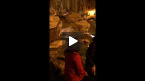 Fontana di Trevi di notte - Roma
