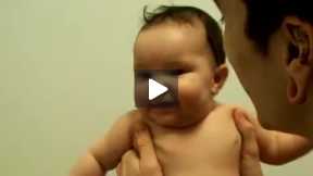 ویدیوی بسیار جالب از پدر و پسر با حال               laugh with little son
